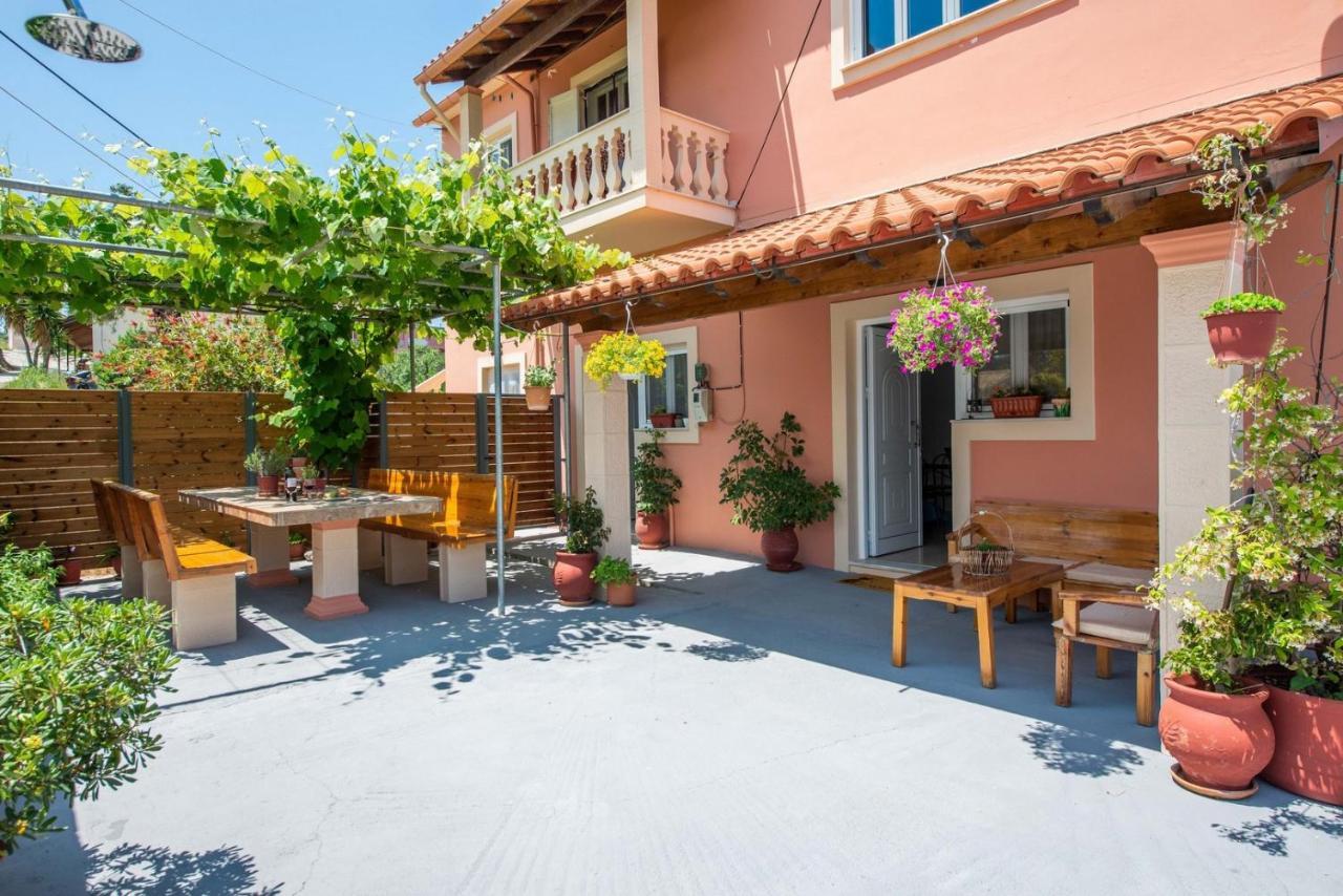 Lena'S Apartments Astrakeri المظهر الخارجي الصورة